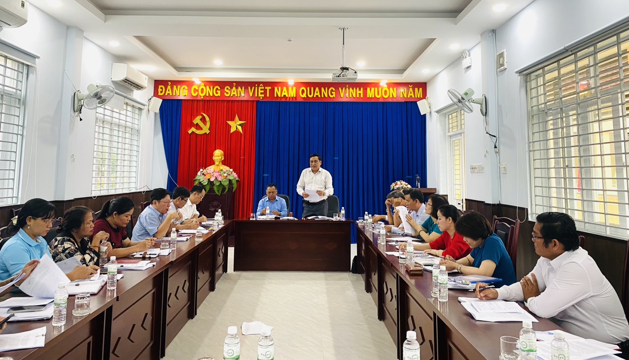 Kiểm tra việc đẩy mạnh học tập và làm theo tư tưởng, đạo đức, phong cách          Hồ Chí Minh đối với Huyện ủy Khánh Vĩnh
